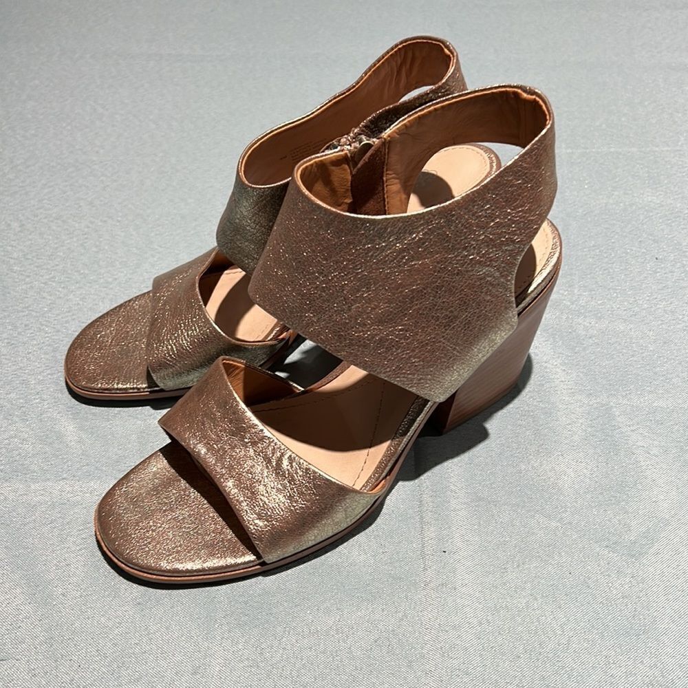 Isola Satin Gold Ravenna Sandal Size 8 B47 - Picture 3 of 9